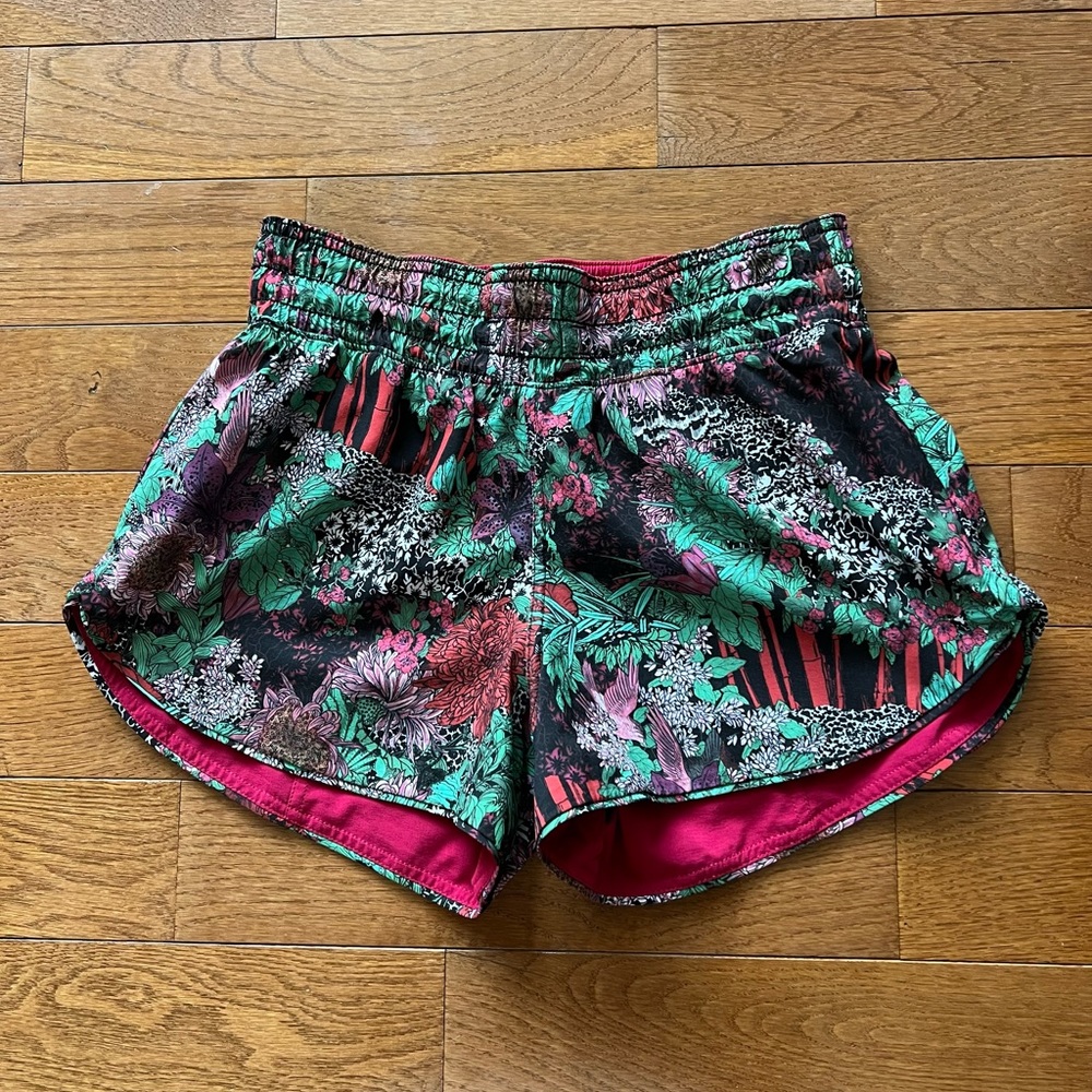 ❤️LULULEMON CHOOSE A SIDE SHORTS❤️